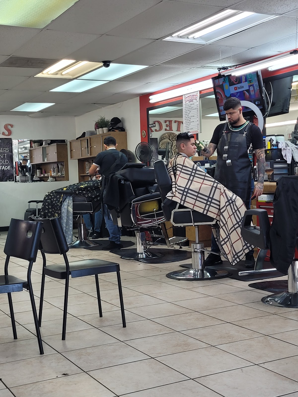 Aztecas Barber Shop - White Lane photo 2