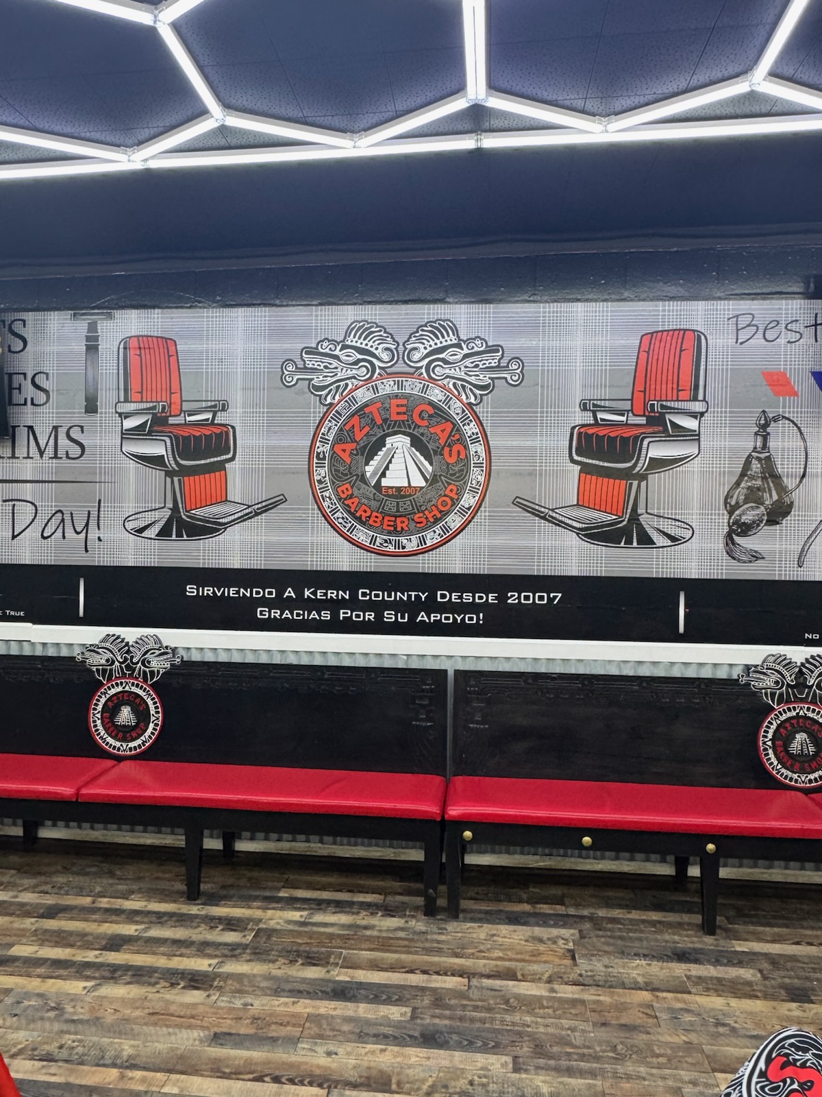 Aztecas Barber Shop - White Lane photo 4