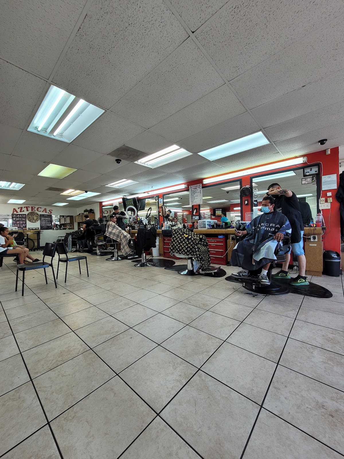 Aztecas Barber Shop - White Lane photo 5