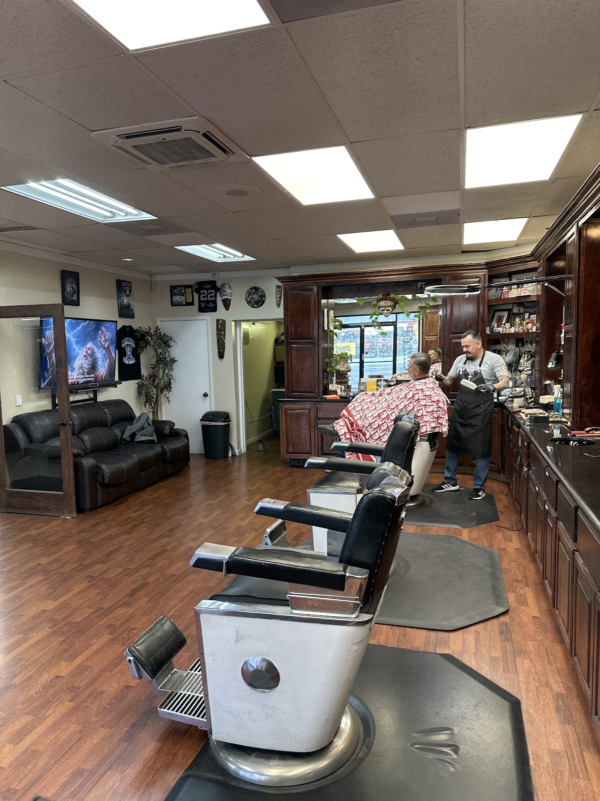 Fred's Barbershop photo 1