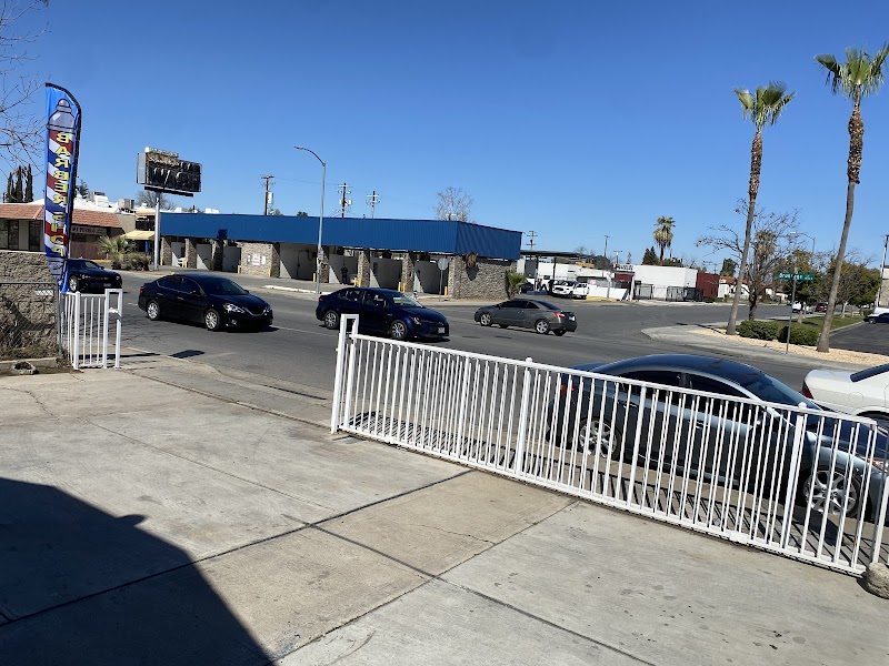 La Raza Barbershop - Brundage