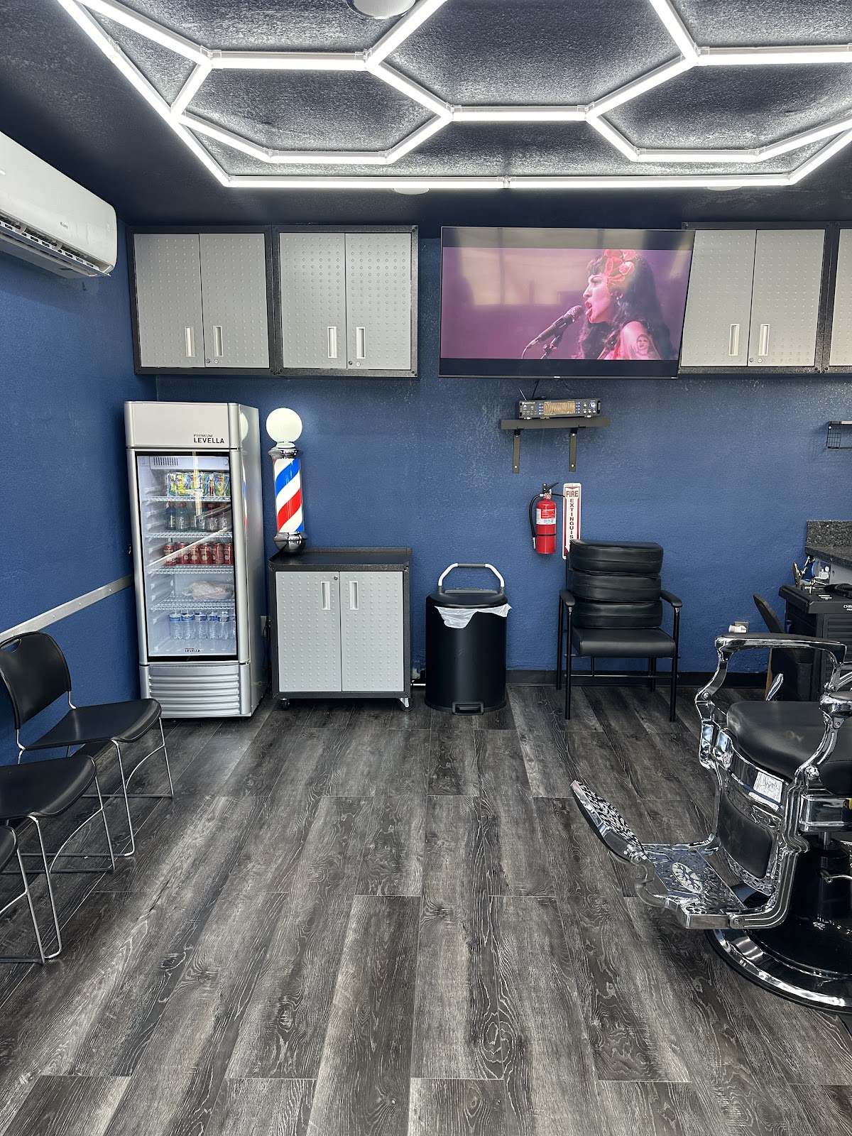 Montoya's Barber Shop photo 2