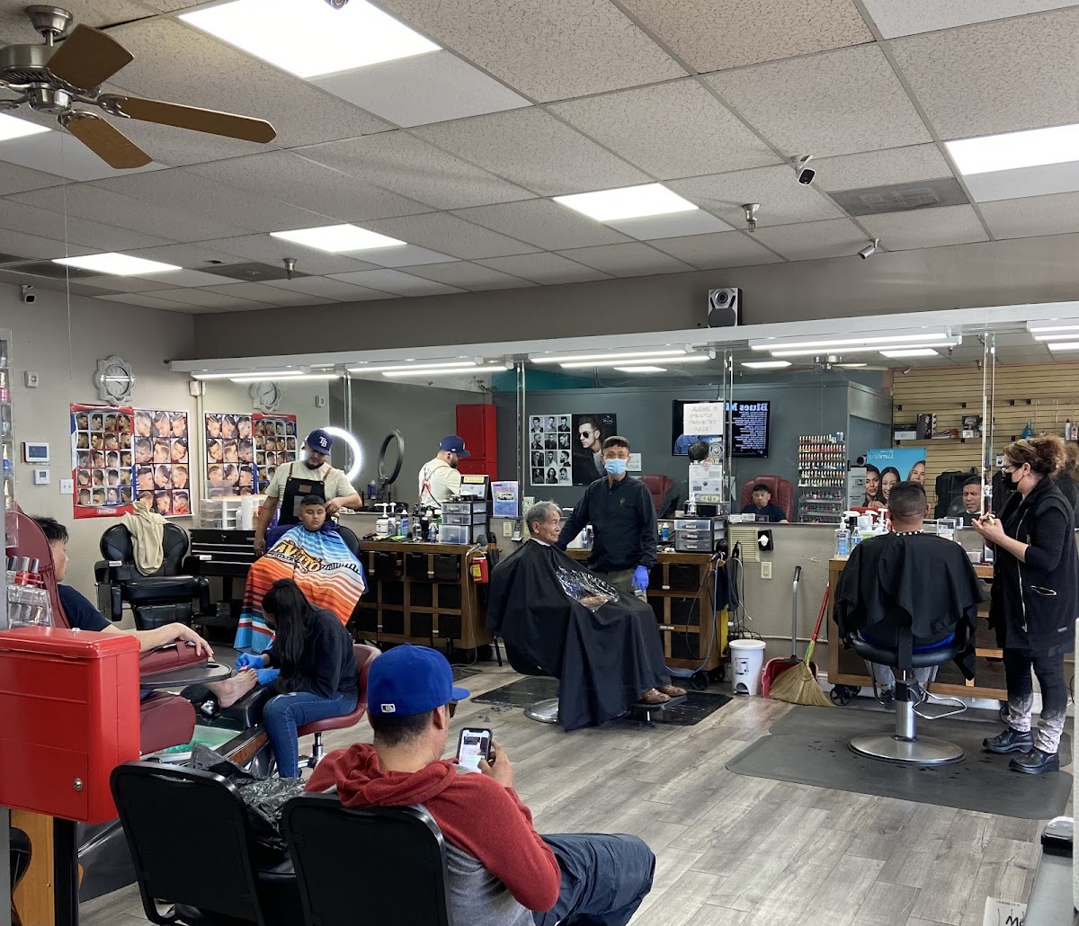 Ricardo's Barber Shop photo 3