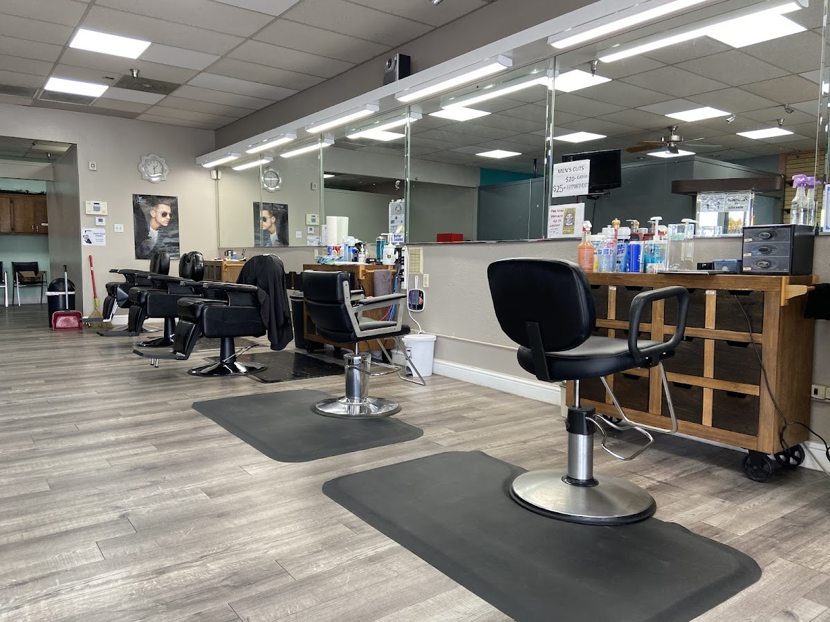 Ricardo's Barber Shop photo 4