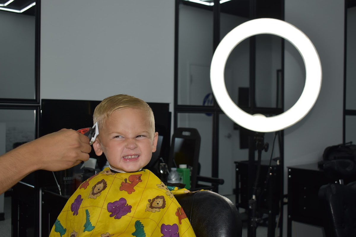 Varsity Barbershop photo 4