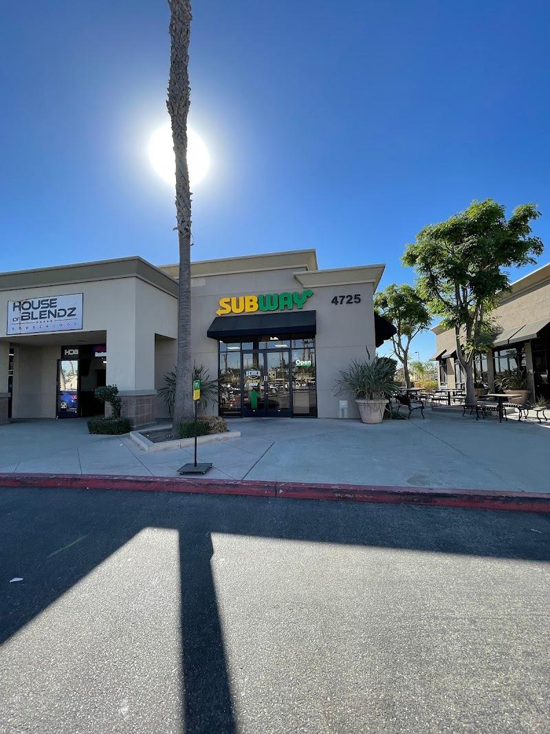 Blendz Barbershop on Stockdale Hwy